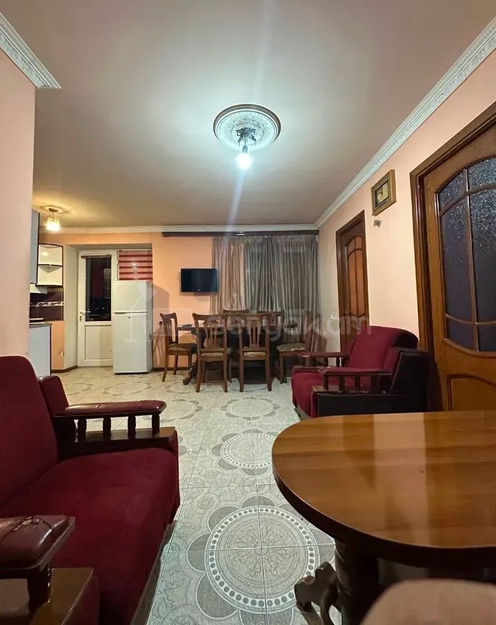 2 Սենյականոց Բնակարան Քարե Շենքում, 45քմ, 3/5 հարկ, Նորմալ Վիճակում