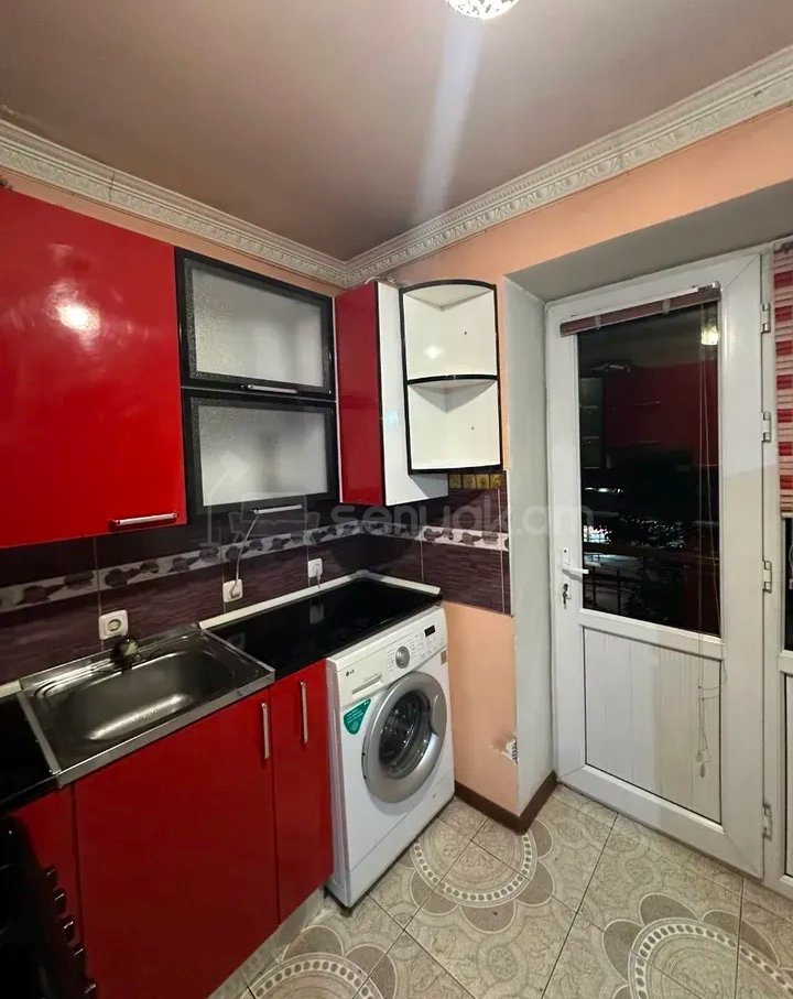 2 Սենյականոց Բնակարան Քարե Շենքում, 45քմ, 3/5 հարկ, Նորմալ Վիճակում
