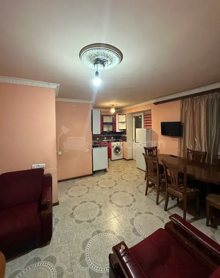 2 Սենյականոց Բնակարան Քարե Շենքում, 45քմ, 3/5 հարկ, Նորմալ Վիճակում