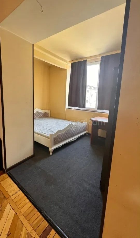 2 Սենյականոց Բնակարան Քարե Շենքում, 40քմ, 3/5 հարկ, Նորմալ Վիճակում