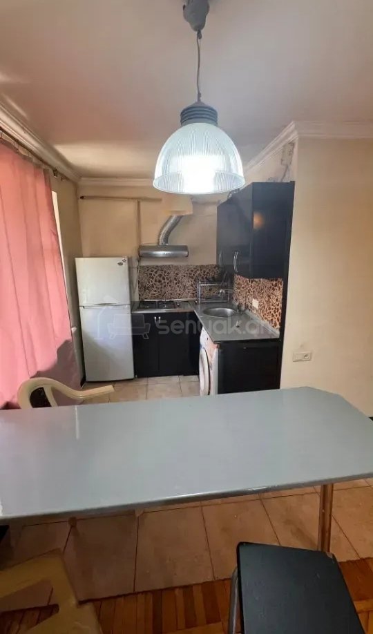 2 Սենյականոց Բնակարան Քարե Շենքում, 40քմ, 3/5 հարկ, Նորմալ Վիճակում