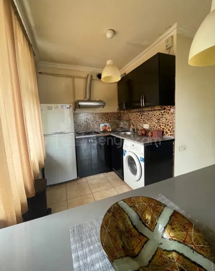 2 Սենյականոց Բնակարան Քարե Շենքում, 40քմ, 3/5 հարկ, Նորմալ Վիճակում