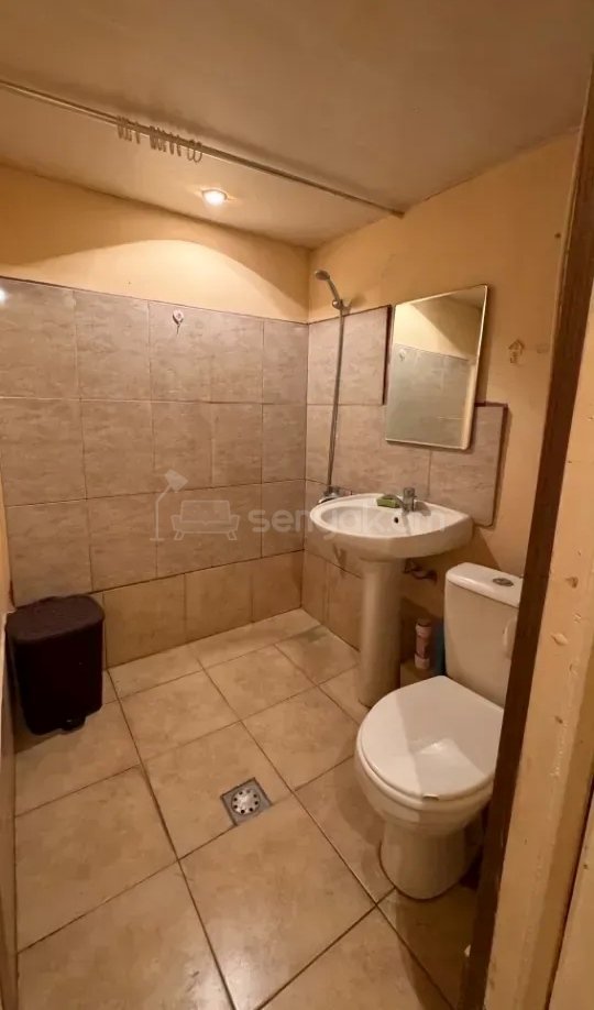 2 Սենյականոց Բնակարան Քարե Շենքում, 40քմ, 3/5 հարկ, Նորմալ Վիճակում