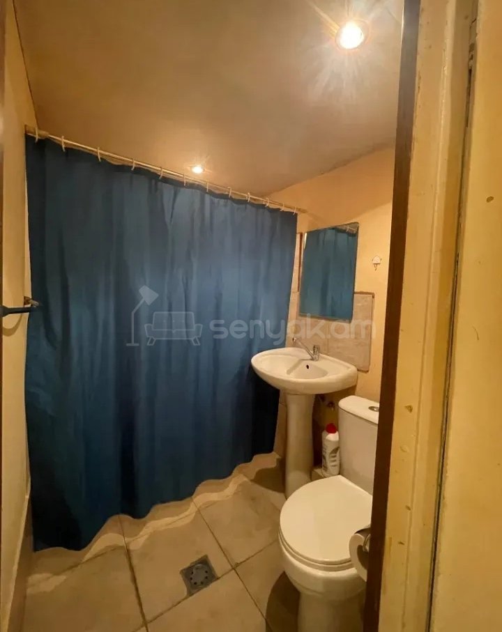 2 Սենյականոց Բնակարան Քարե Շենքում, 40քմ, 3/5 հարկ, Նորմալ Վիճակում