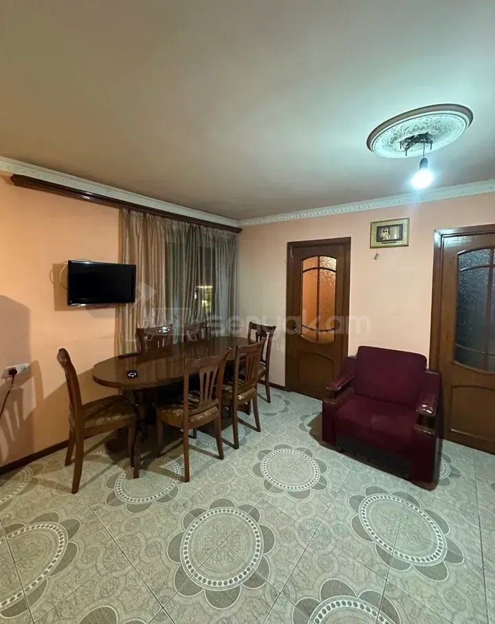 2 Սենյականոց Բնակարան Քարե Շենքում, 45քմ, 3/5 հարկ, Նորմալ Վիճակում
