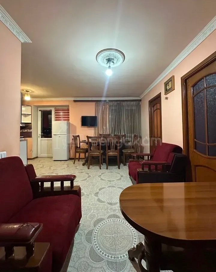 2 Սենյականոց Բնակարան Քարե Շենքում, 45քմ, 3/5 հարկ, Նորմալ Վիճակում
