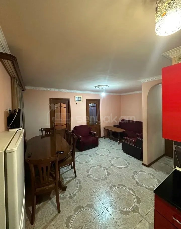 2 Սենյականոց Բնակարան Քարե Շենքում, 45քմ, 3/5 հարկ, Նորմալ Վիճակում