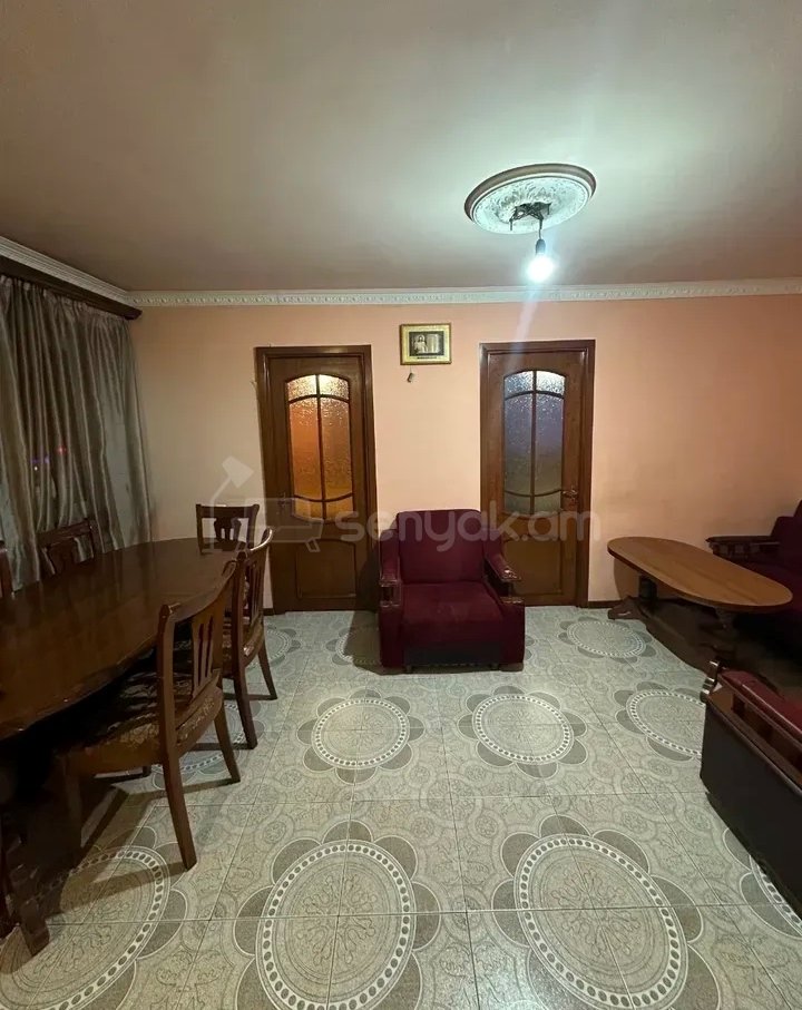 2 Սենյականոց Բնակարան Քարե Շենքում, 45քմ, 3/5 հարկ, Նորմալ Վիճակում