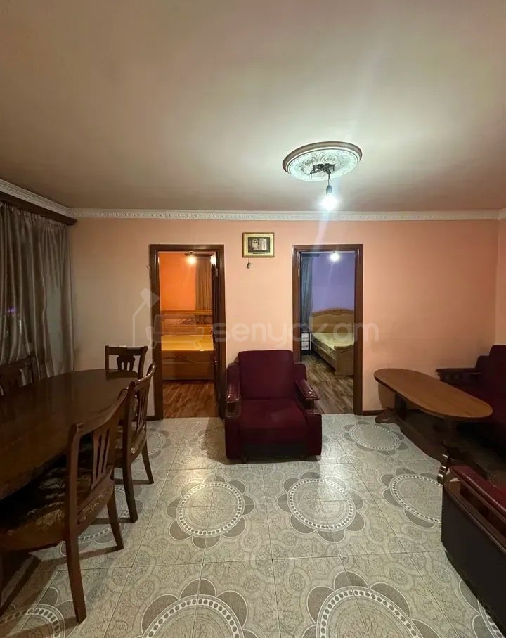 2 Սենյականոց Բնակարան Քարե Շենքում, 45քմ, 3/5 հարկ, Նորմալ Վիճակում