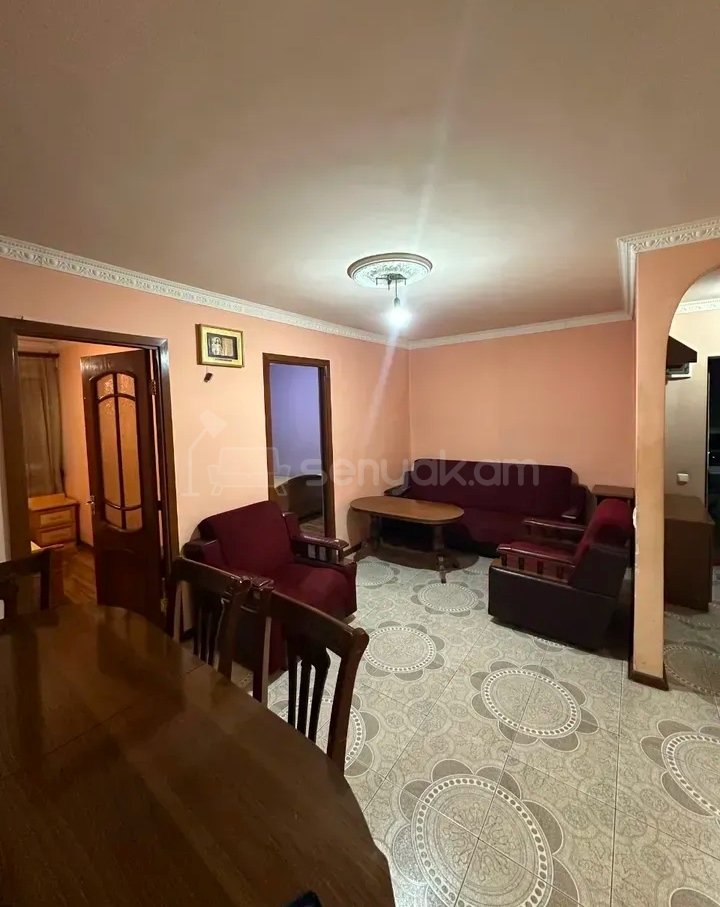 2 Սենյականոց Բնակարան Քարե Շենքում, 45քմ, 3/5 հարկ, Նորմալ Վիճակում