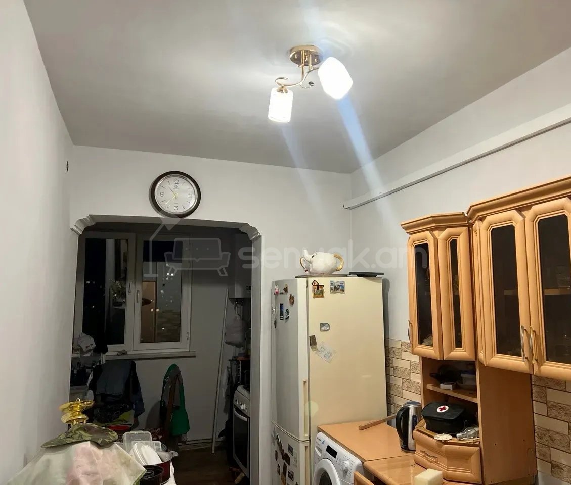 4 Սենյականոց Բնակարան, 90քմ, 8/9 հարկ, Նորմալ Վիճակում