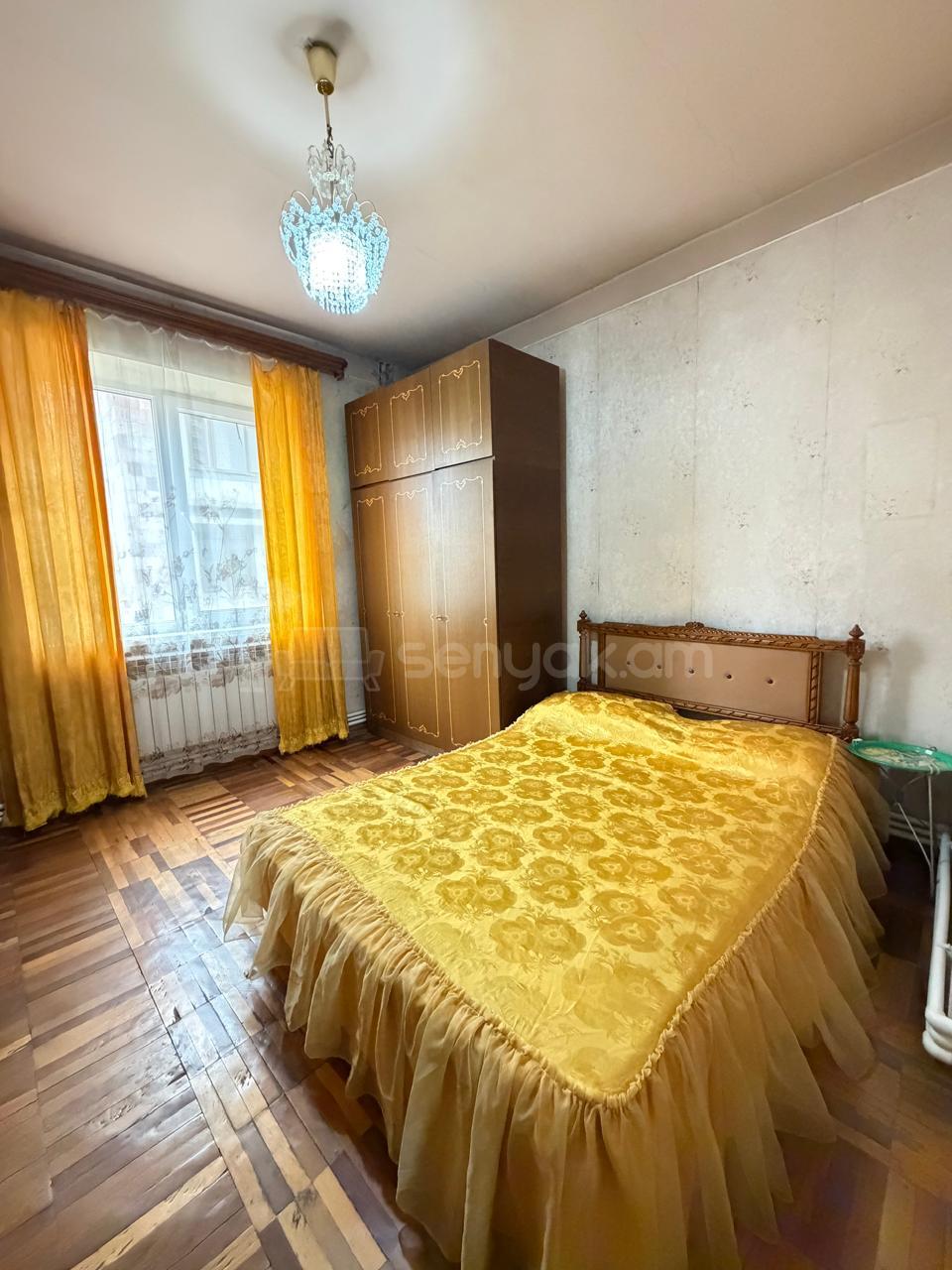 3 Սենյականոց Բնակարան Քարե Շենքում, 100քմ, 3/6 հարկ, Պետական Վիճակում, Կահավորված