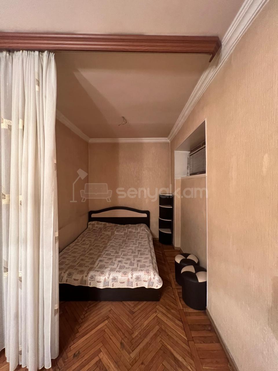 1 Սենյականոց Բնակարան Քարե Շենքում, 48քմ, 2/5 հարկ, Նորմալ Վիճակում, Կահավորված