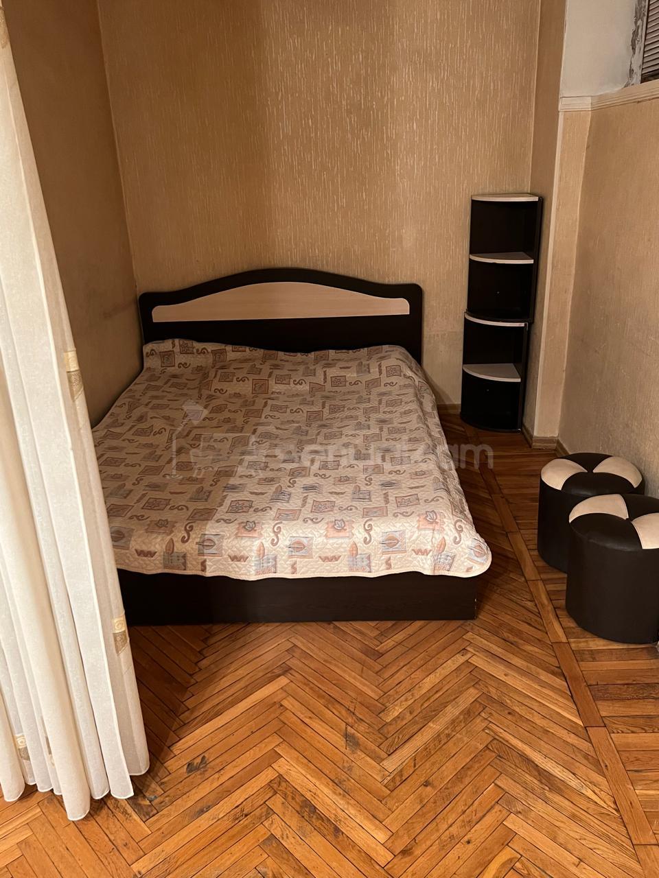 1 Սենյականոց Բնակարան Քարե Շենքում, 48քմ, 2/5 հարկ, Նորմալ Վիճակում, Կահավորված