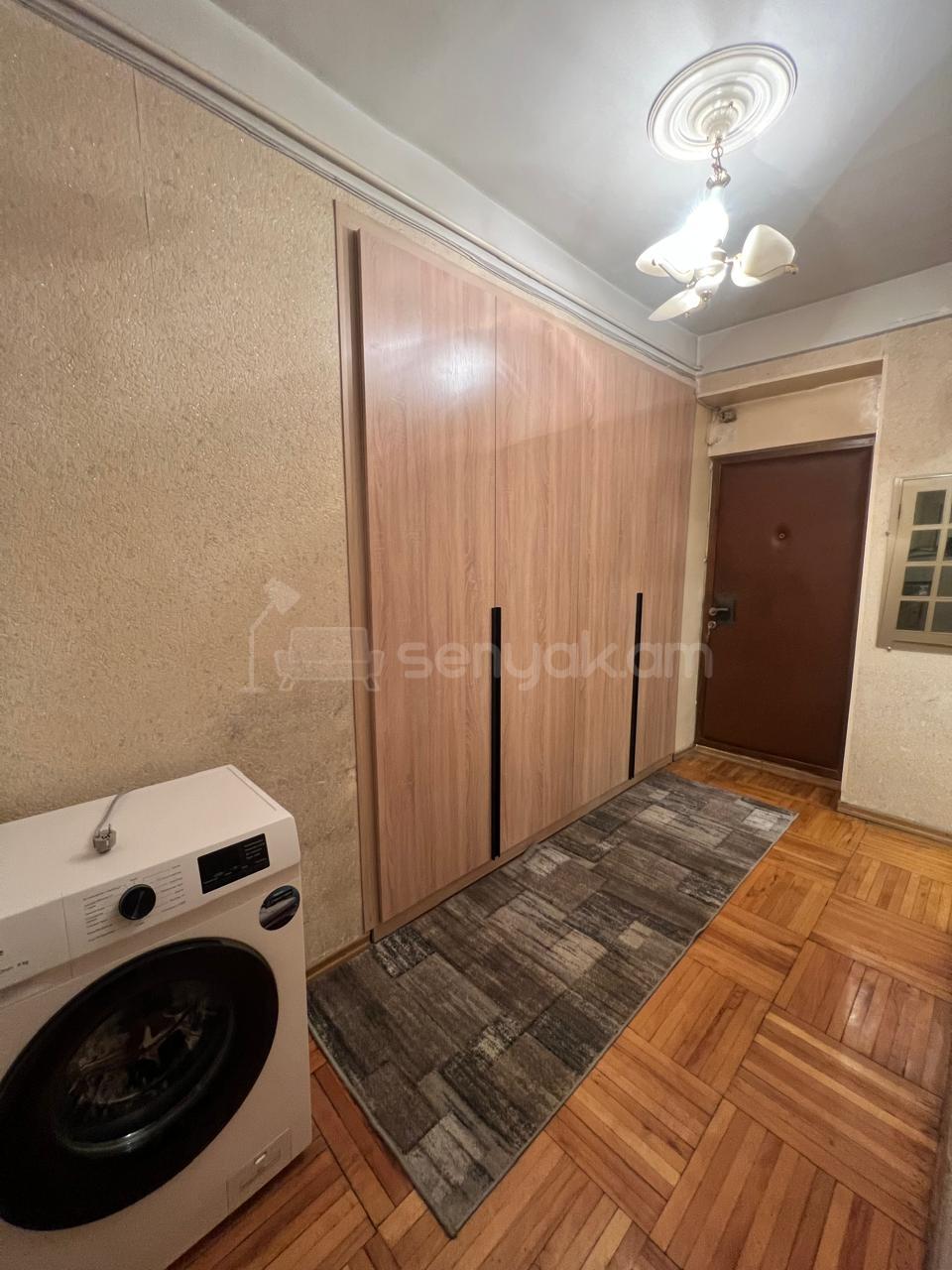 1 Սենյականոց Բնակարան Քարե Շենքում, 48քմ, 2/5 հարկ, Նորմալ Վիճակում, Կահավորված