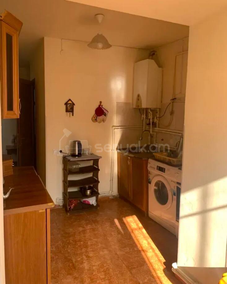 3 Սենյականոց Բնակարան Քարե Շենքում, 51քմ, 1/4 հարկ, Կոսմետիկ Վերանորոգված, Կահավորված