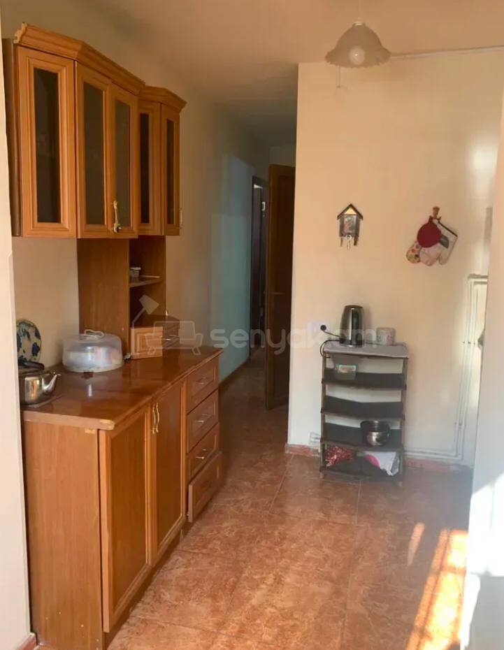 3 Սենյականոց Բնակարան Քարե Շենքում, 51քմ, 1/4 հարկ, Կոսմետիկ Վերանորոգված, Կահավորված
