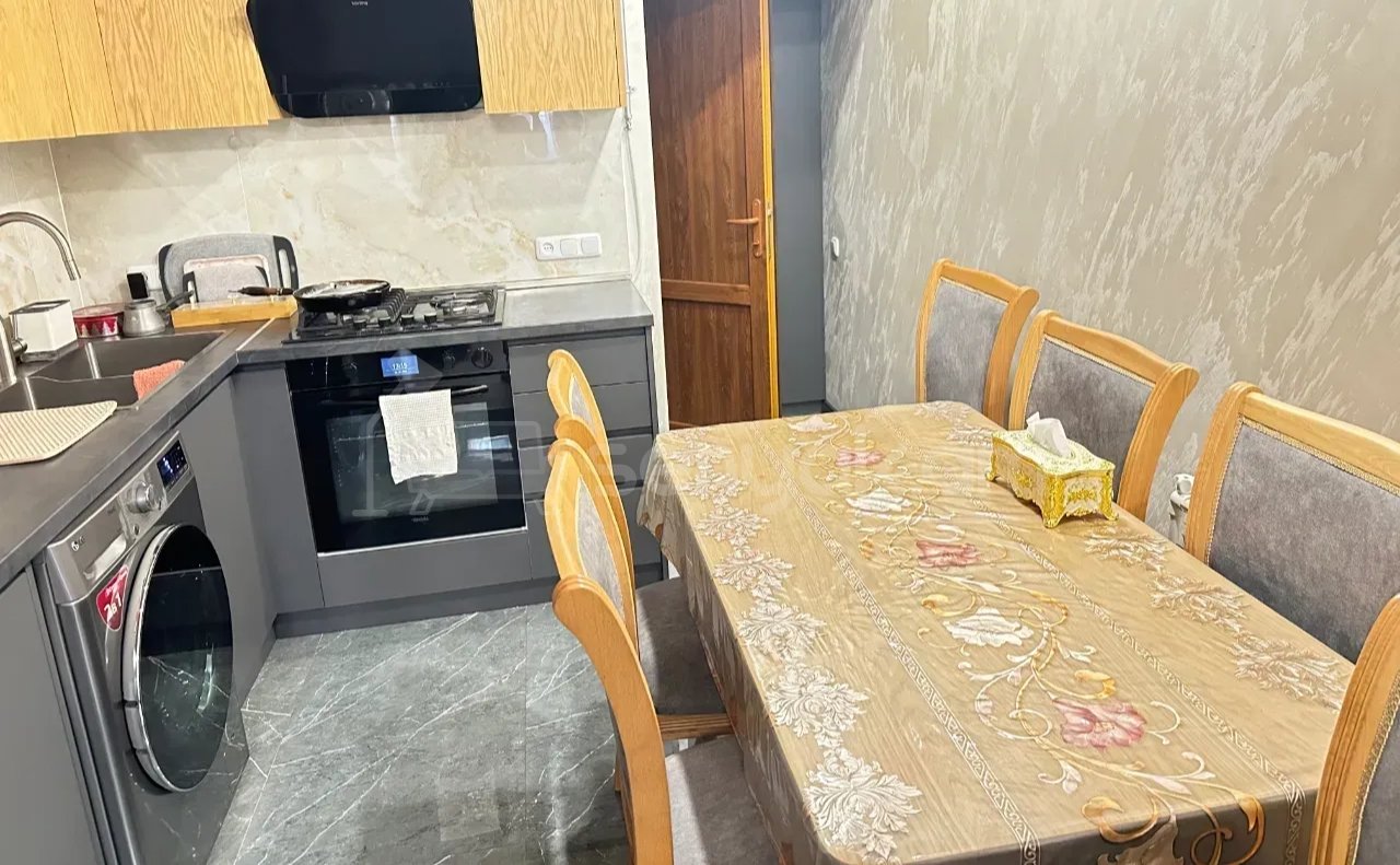 1 Սենյականոց Բնակարան Քարե Շենքում, 35քմ, 1/1 հարկ, Նորմալ Վիճակում, Կահավորված