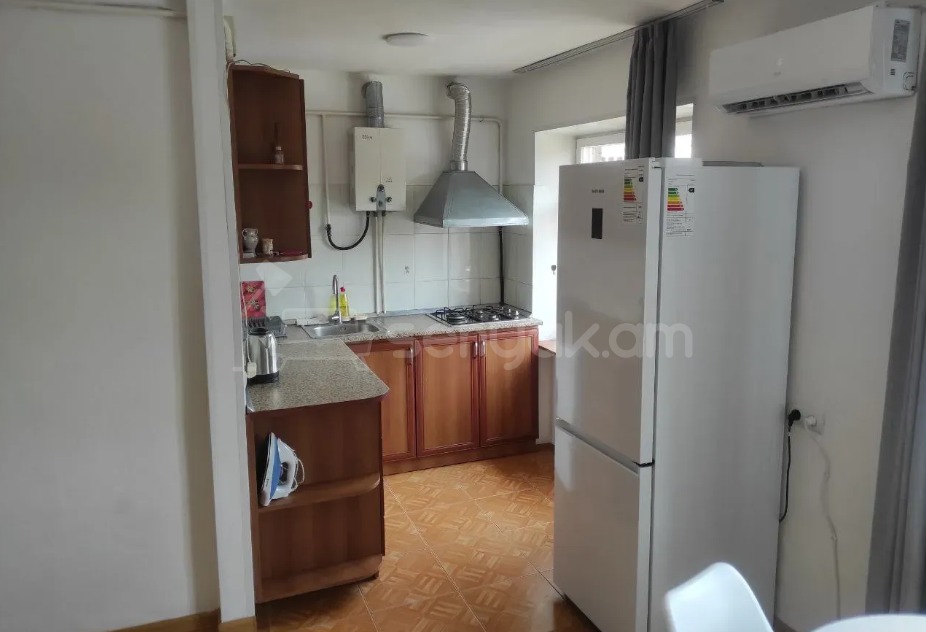 1 Սենյականոց Բնակարան Քարե Շենքում, 32քմ, 5/5 հարկ, Կապիտալ Վերանորոգված