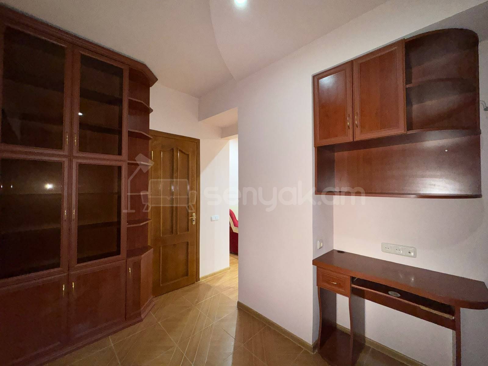 3 Սենյականոց Բնակարան Քարե Շենքում, 106քմ, 2/5 հարկ, Կապիտալ Վերանորոգված, Կահավորված, Արևկող