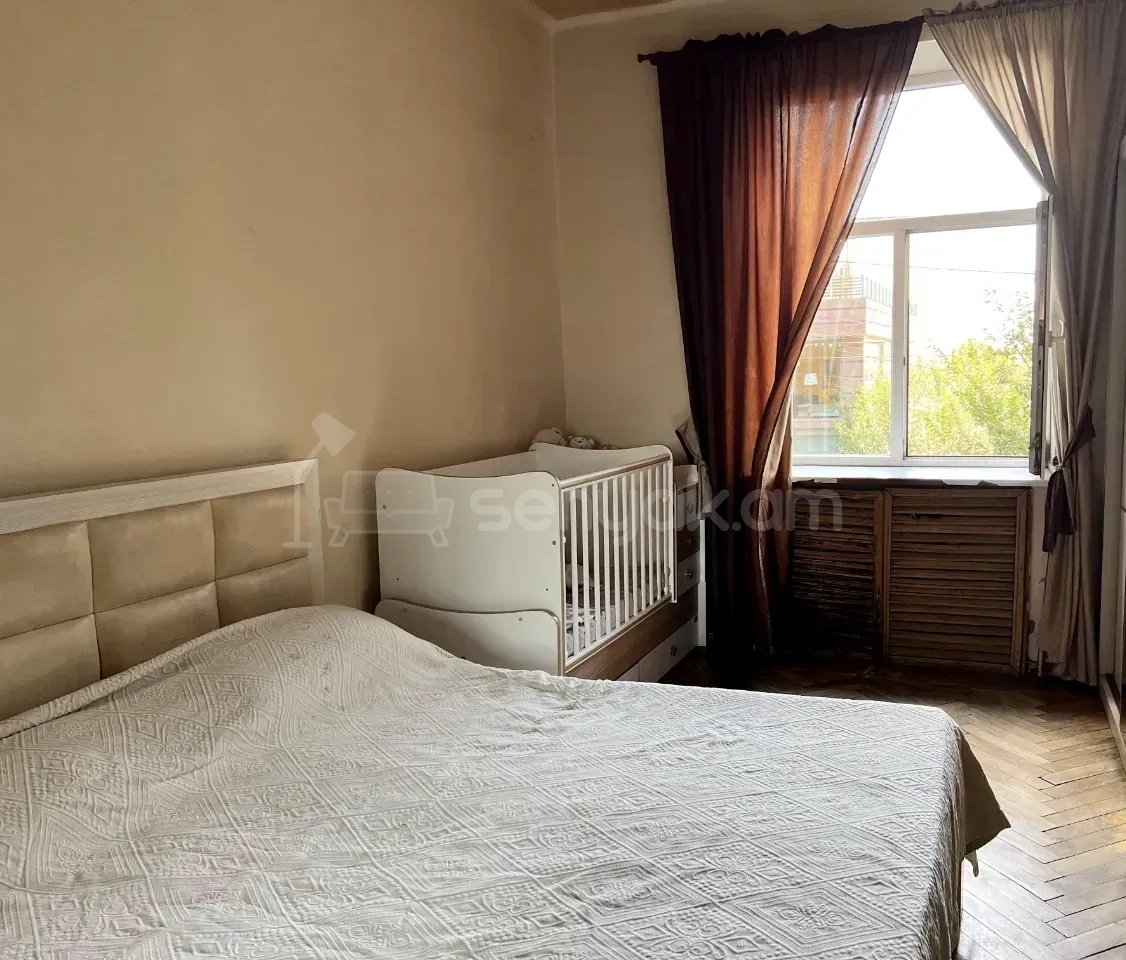 3 Սենյականոց Բնակարան Քարե Շենքում, 92քմ, 4/5 հարկ, Կապիտալ Վերանորոգված