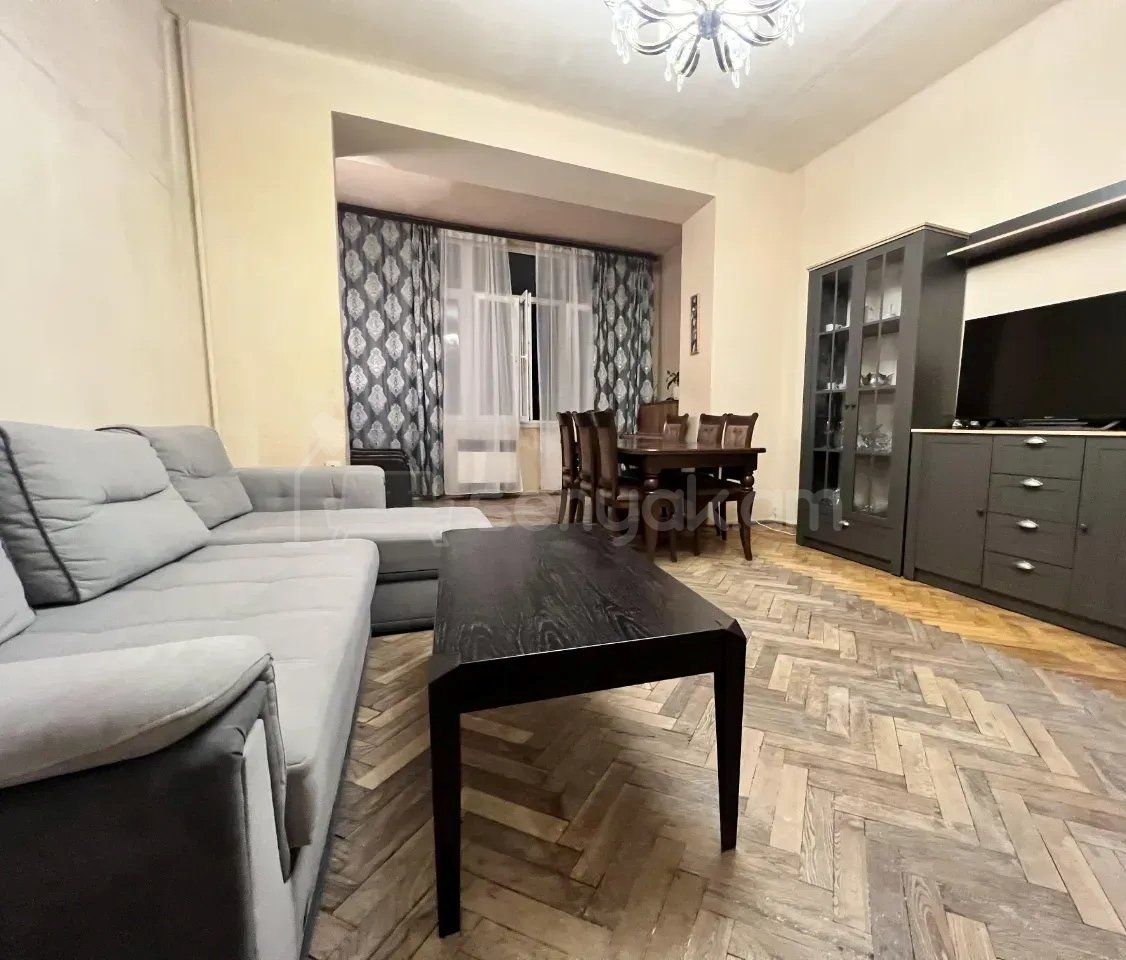 3 Սենյականոց Բնակարան Քարե Շենքում, 92քմ, 4/5 հարկ, Կապիտալ Վերանորոգված