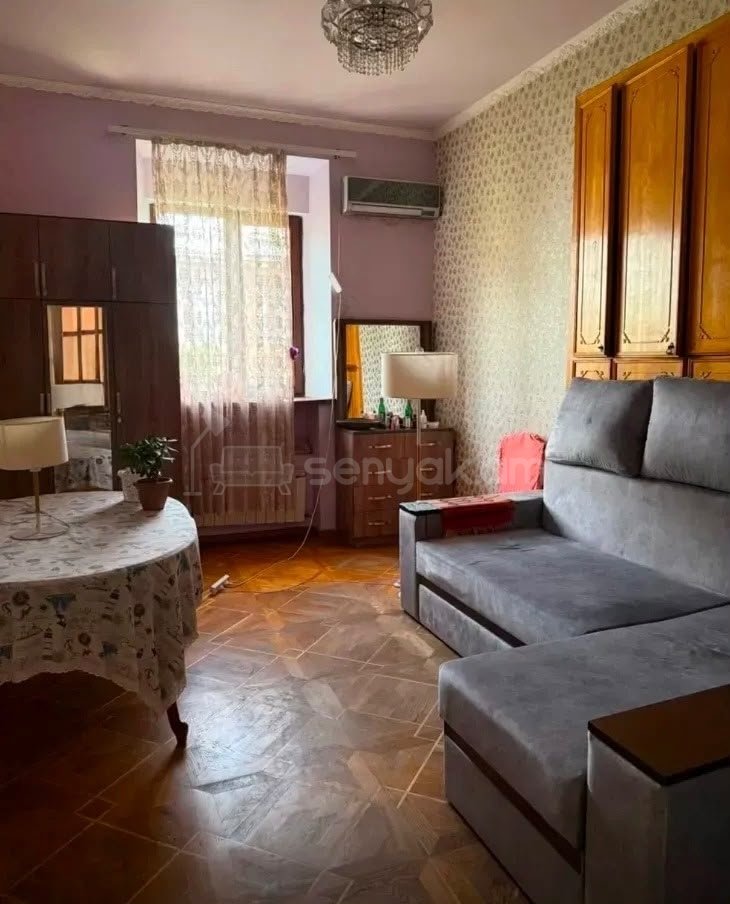 3 Սենյականոց Բնակարան Քարե Շենքում, 98քմ, 3/4 հարկ, Նորմալ Վիճակում