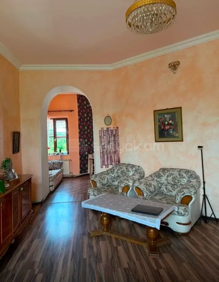 3 Սենյականոց Բնակարան Քարե Շենքում, 98քմ, 3/4 հարկ, Պետական Վիճակում