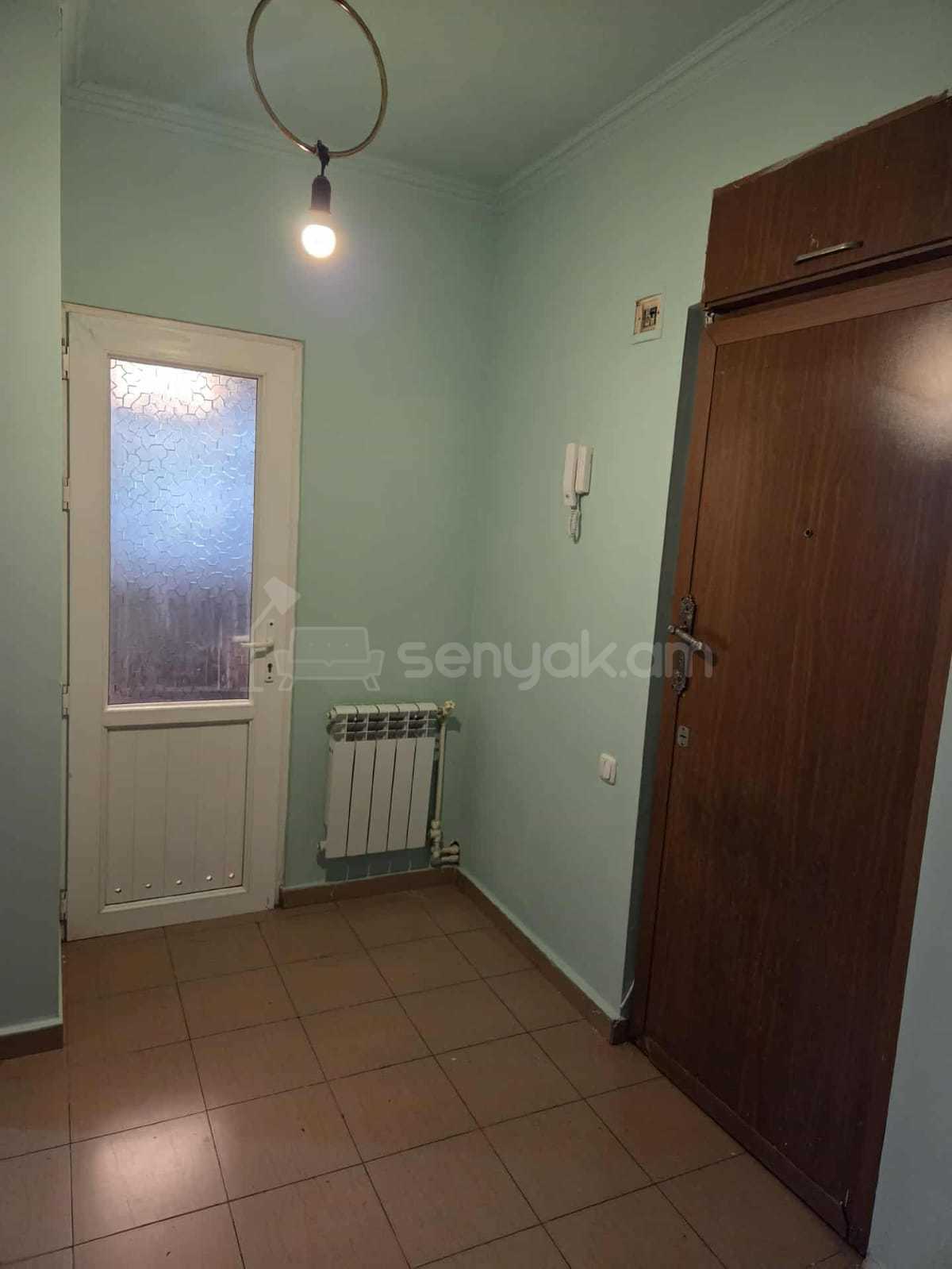 3 Սենյականոց Բնակարան, 80քմ, 1/14 հարկ, Նորմալ Վիճակում, Կահավորված