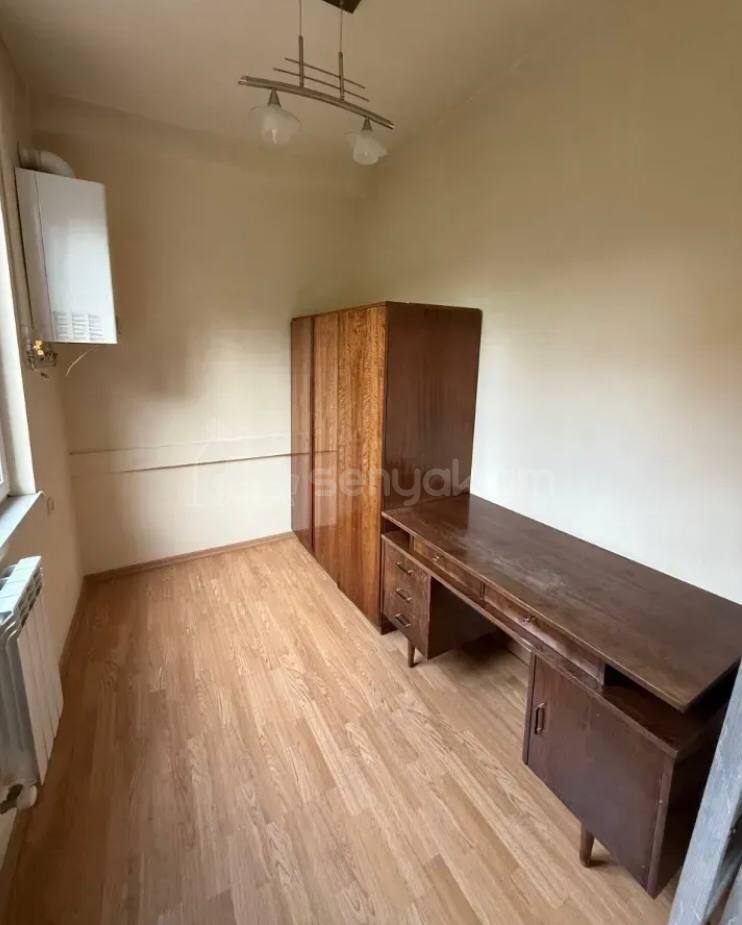 4 Սենյականոց Բնակարան Քարե Շենքում, 98քմ, 3/5 հարկ, Կոսմետիկ Վերանորոգված, Կահավորված