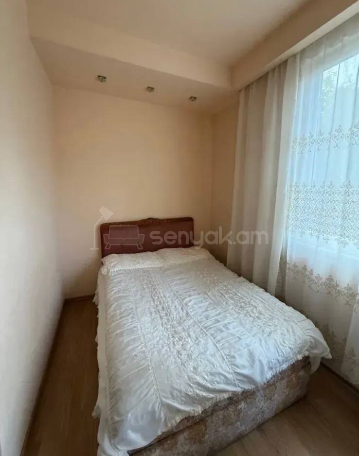 4 Սենյականոց Բնակարան Քարե Շենքում, 98քմ, 3/5 հարկ, Կոսմետիկ Վերանորոգված, Կահավորված