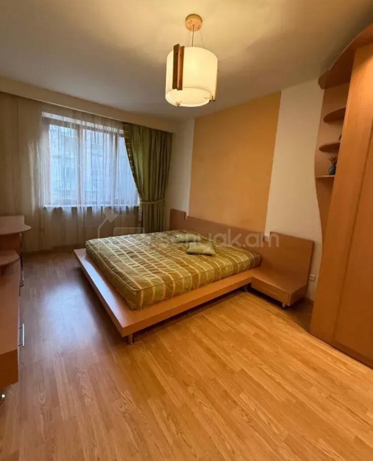 4 Սենյականոց Բնակարան Քարե Շենքում, 98քմ, 3/5 հարկ, Կոսմետիկ Վերանորոգված, Կահավորված