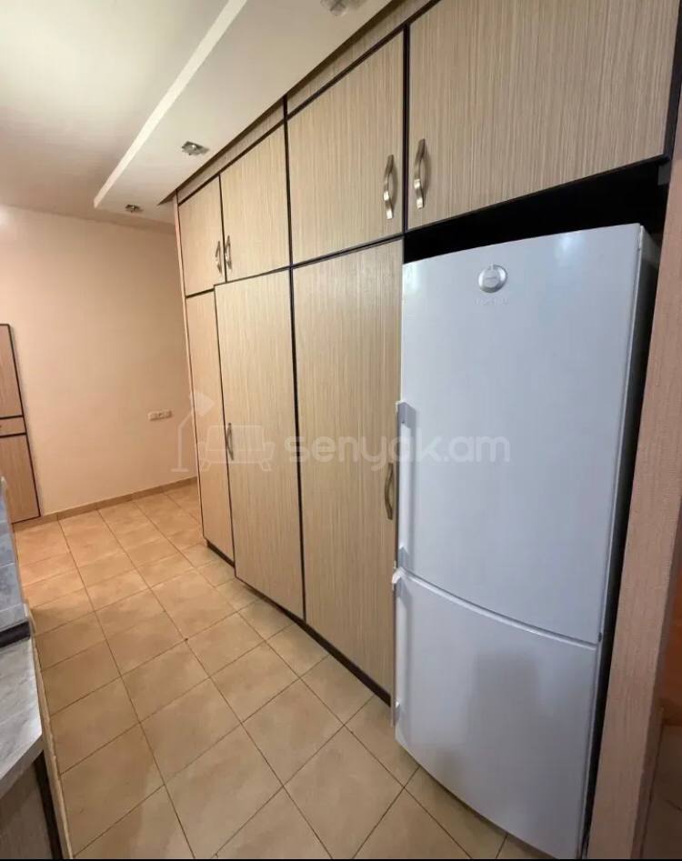 4 Սենյականոց Բնակարան Քարե Շենքում, 98քմ, 3/5 հարկ, Կոսմետիկ Վերանորոգված, Կահավորված