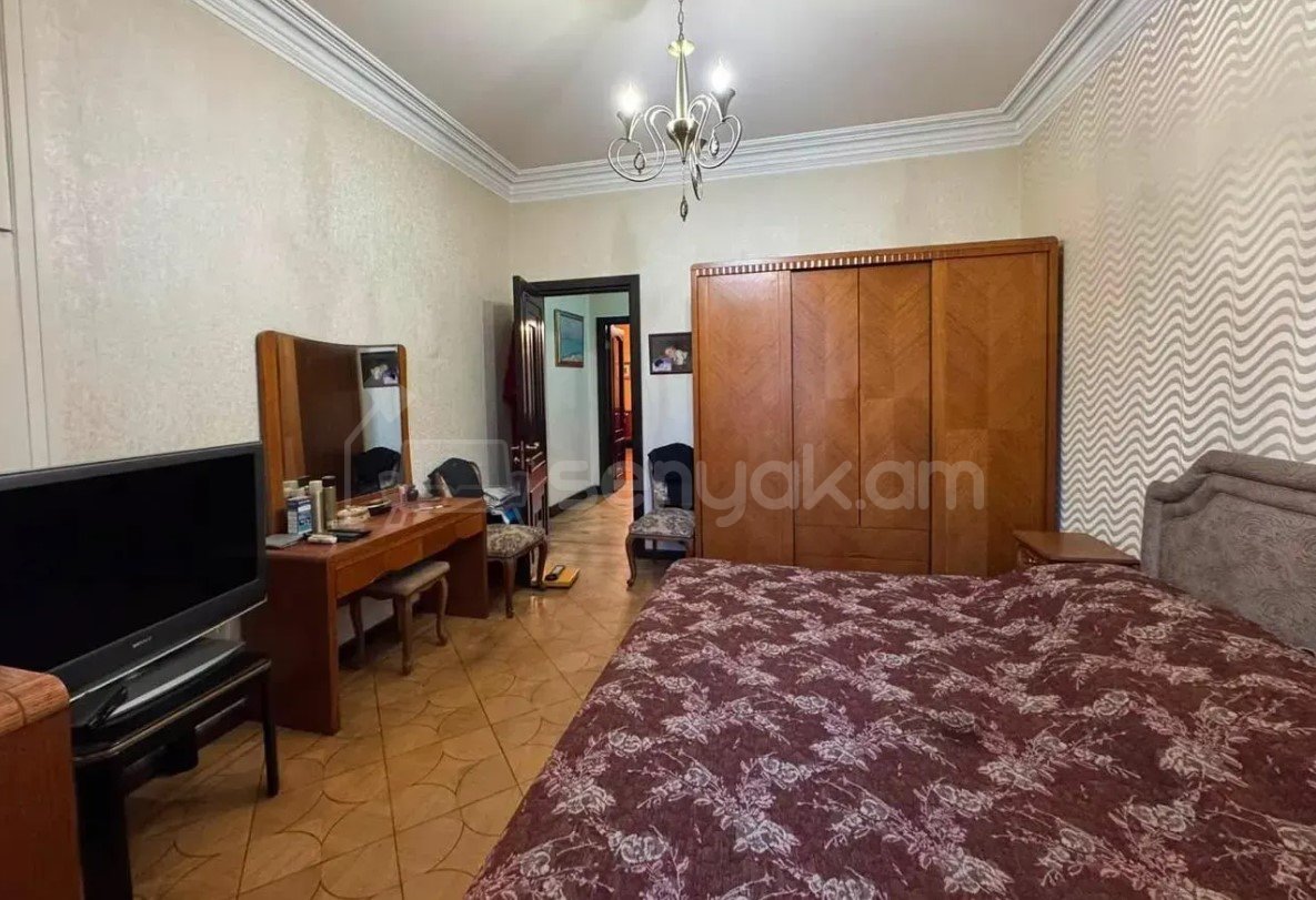 3 Սենյականոց Բնակարան Քարե Շենքում, 110քմ, 2/3 հարկ, Կոսմետիկ Վերանորոգված