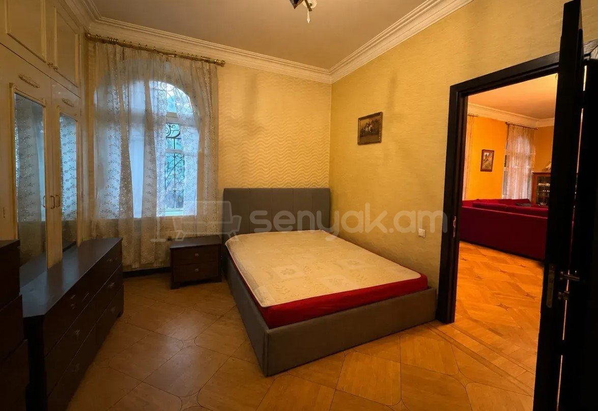 3 Սենյականոց Բնակարան Քարե Շենքում, 110քմ, 2/3 հարկ, Կոսմետիկ Վերանորոգված