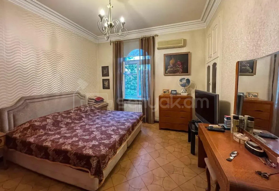 3 Սենյականոց Բնակարան Քարե Շենքում, 110քմ, 2/3 հարկ, Կոսմետիկ Վերանորոգված