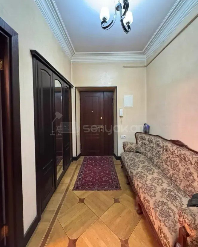 3 Սենյականոց Բնակարան Քարե Շենքում, 110քմ, 2/3 հարկ, Կոսմետիկ Վերանորոգված