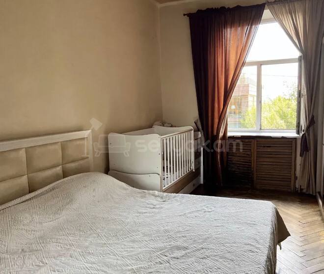 3 Սենյականոց Բնակարան Քարե Շենքում, 95քմ, 4/5 հարկ, Պետական Վիճակում
