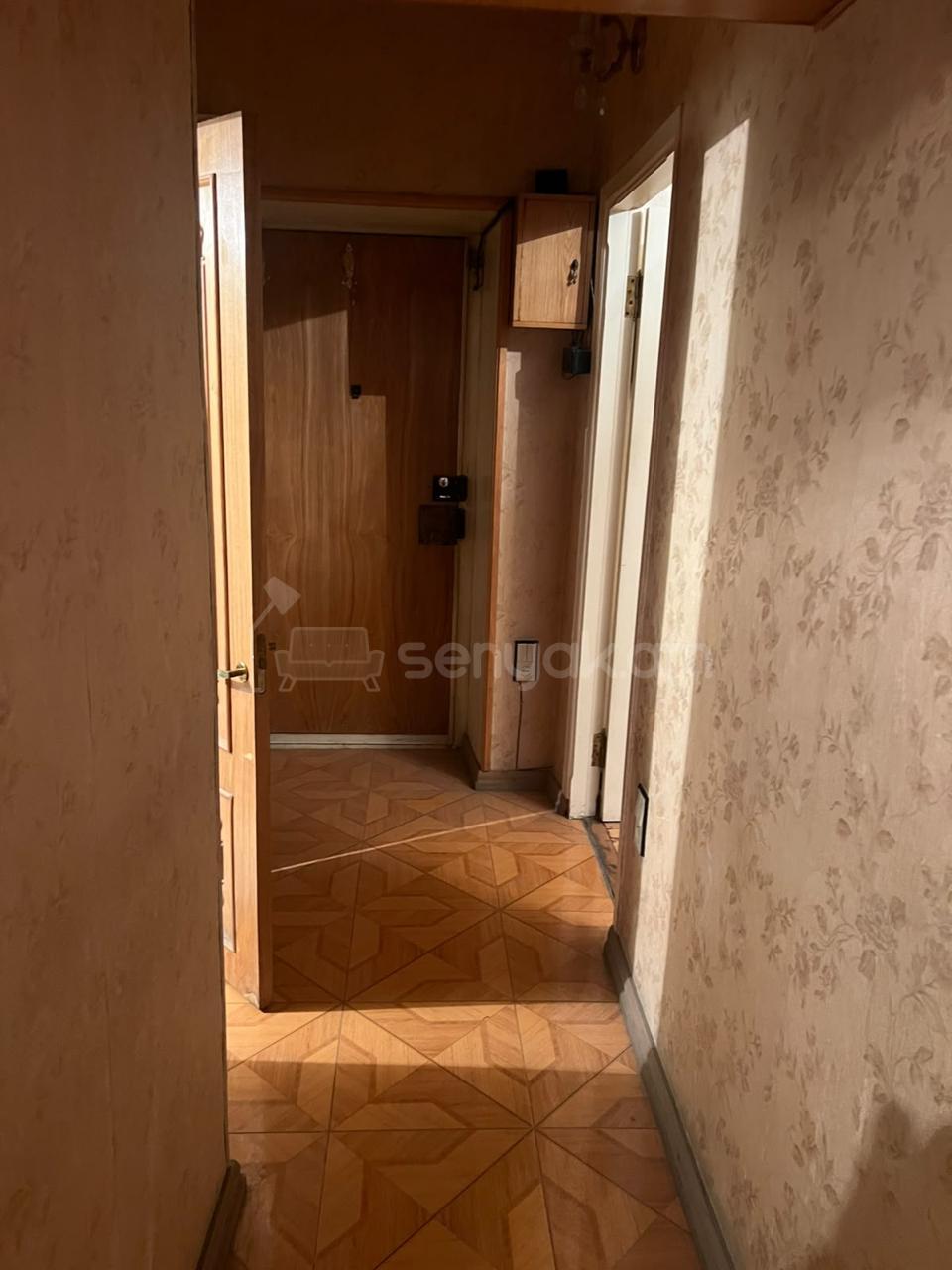 1 Սենյականոց Բնակարան Քարե Շենքում, 40քմ, 1/5 հարկ, Նորմալ Վիճակում, Մասամբ Կահավորված, Արևկող