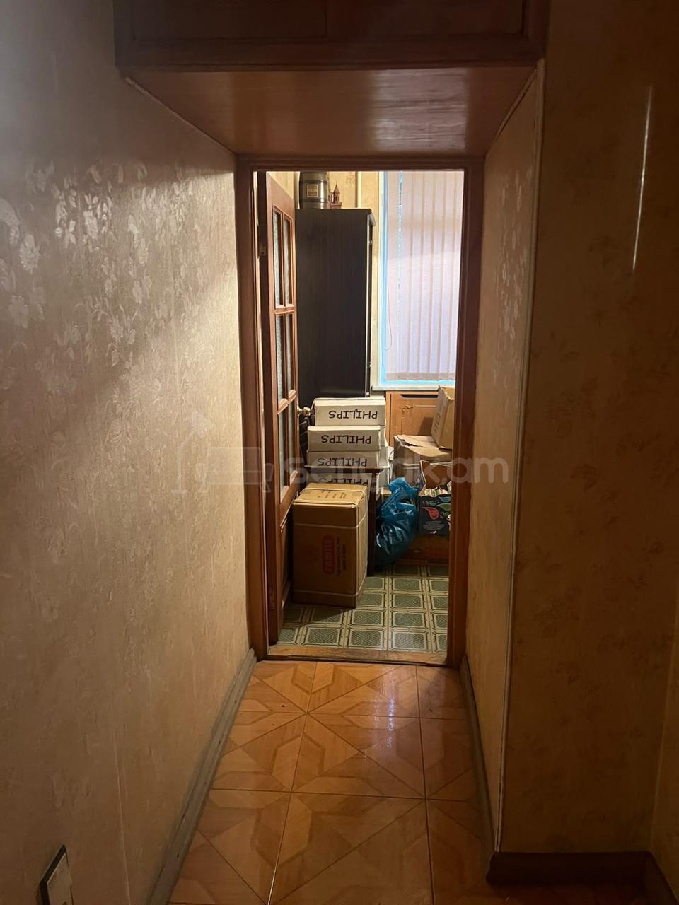 1 Սենյականոց Բնակարան Քարե Շենքում, 40քմ, 1/5 հարկ, Նորմալ Վիճակում, Մասամբ Կահավորված, Արևկող