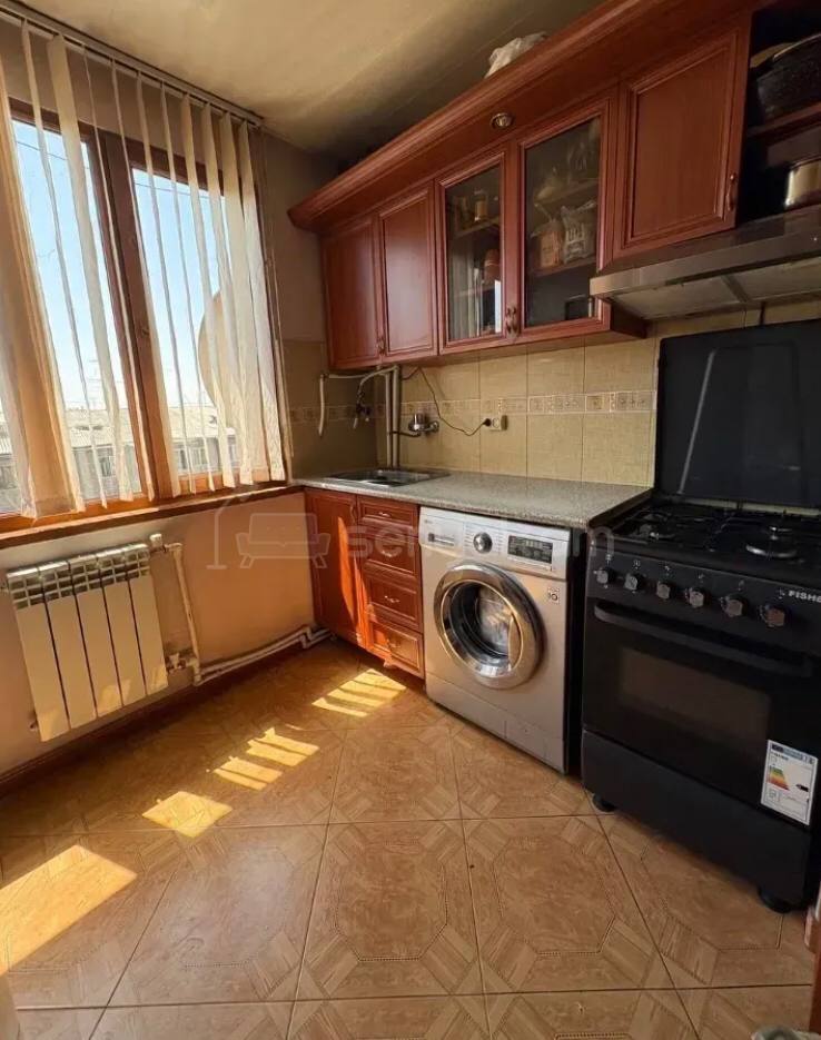 3 Սենյականոց Բնակարան Քարե Շենքում, 81քմ, 5/5 հարկ, Կոսմետիկ Վերանորոգված