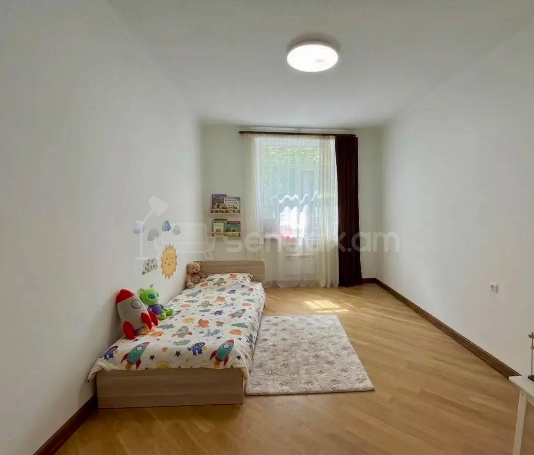 3 Սենյականոց Բնակարան Քարե Շենքում, 83քմ, 2/5 հարկ, Կապիտալ Վերանորոգված