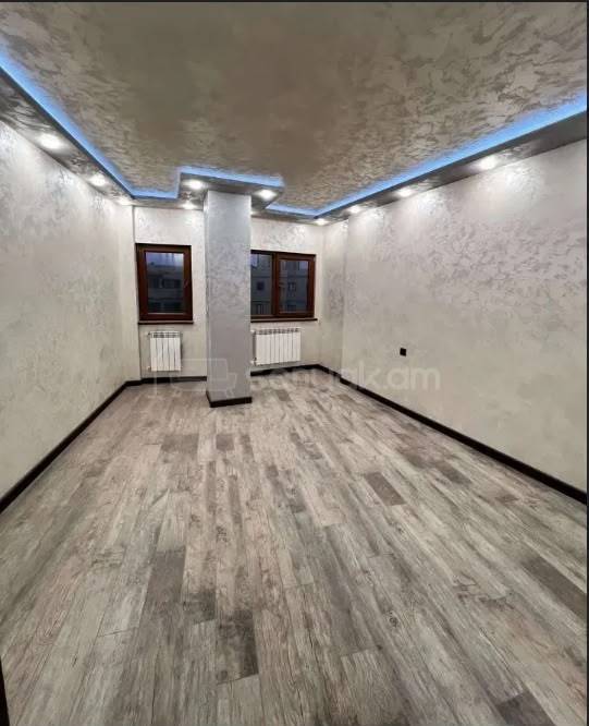 2 Սենյականոց Բնակարան Քարե Շենքում, 60քմ, 5/5 հարկ, Կապիտալ Վերանորոգված