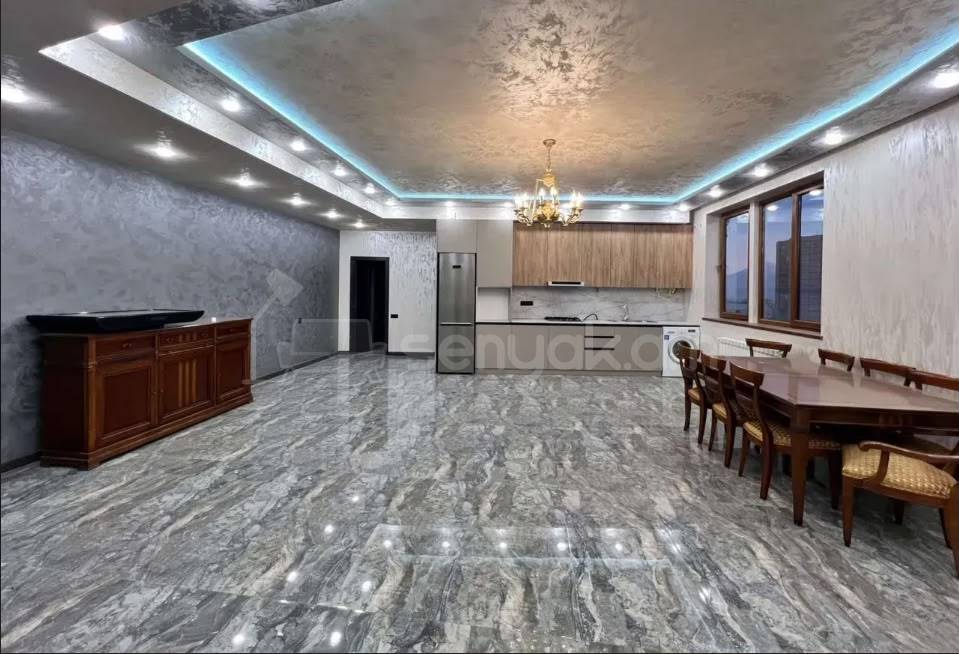 2 Սենյականոց Բնակարան Քարե Շենքում, 72քմ, 5/5 հարկ, Կապիտալ Վերանորոգված