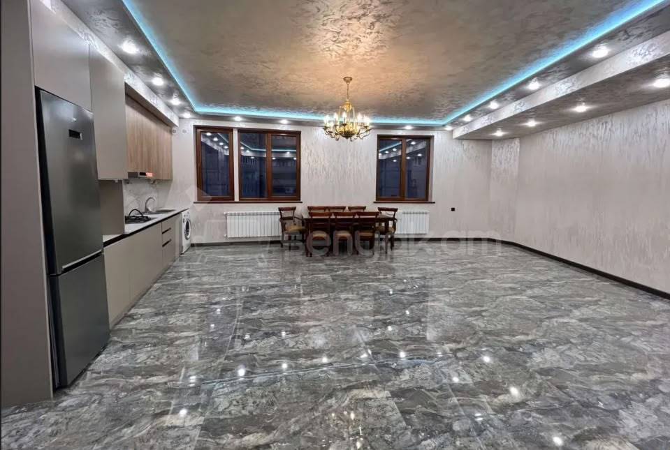 2 Սենյականոց Բնակարան Քարե Շենքում, 72քմ, 5/5 հարկ, Կապիտալ Վերանորոգված
