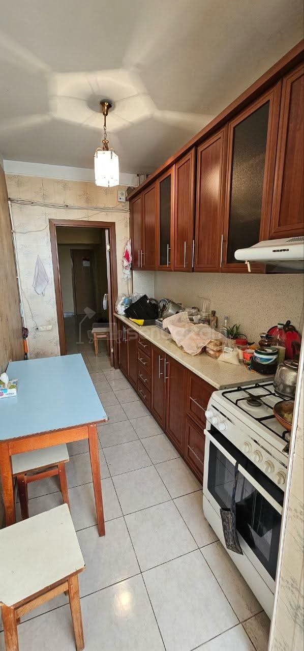 3 Սենյականոց Բնակարան Քարե Շենքում, 67քմ, 3/5 հարկ, Նորմալ Վիճակում
