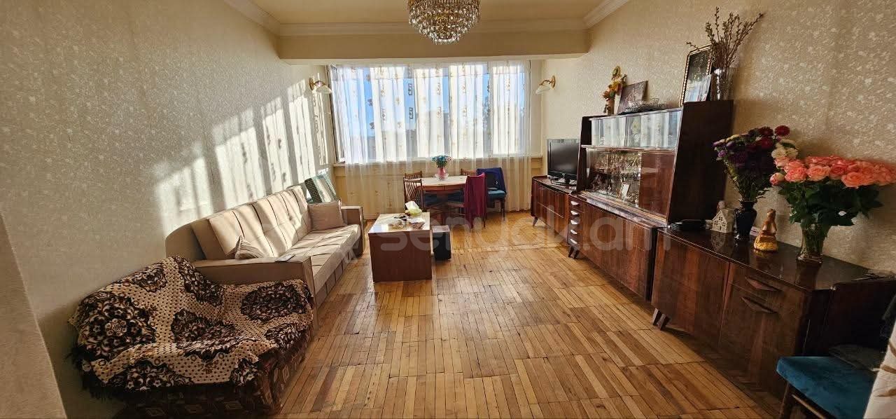 3 Սենյականոց Բնակարան Քարե Շենքում, 67քմ, 3/5 հարկ, Նորմալ Վիճակում