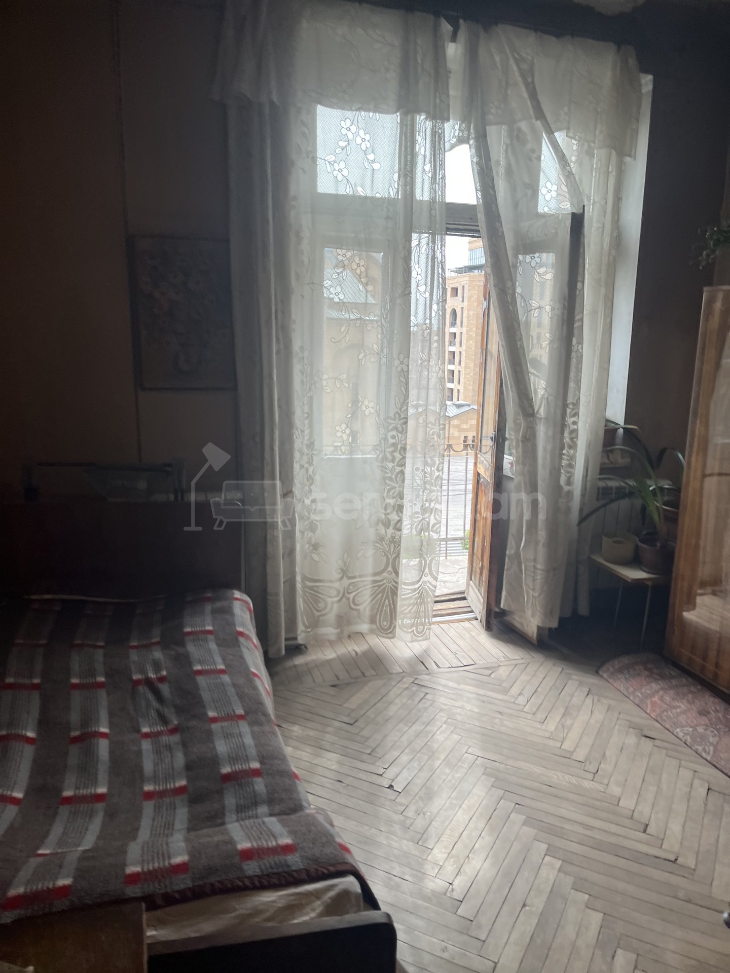 2 Սենյականոց Բնակարան Քարե Շենքում, 61քմ, 4/4 հարկ, Պետական Վիճակում