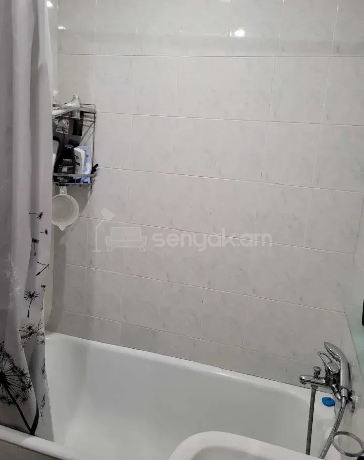 2 Սենյականոց Բնակարան Քարե Շենքում, 45քմ, 5/5 հարկ, Նորմալ Վիճակում