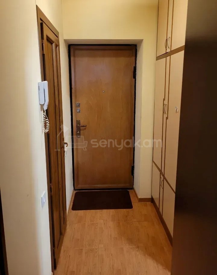 2 Սենյականոց Բնակարան Քարե Շենքում, 45քմ, 5/5 հարկ, Նորմալ Վիճակում